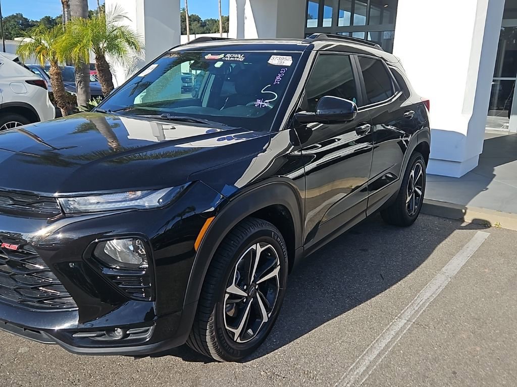 Used 2023 Chevrolet TrailBlazer RS w/ Sun and Liftgate Package image 3