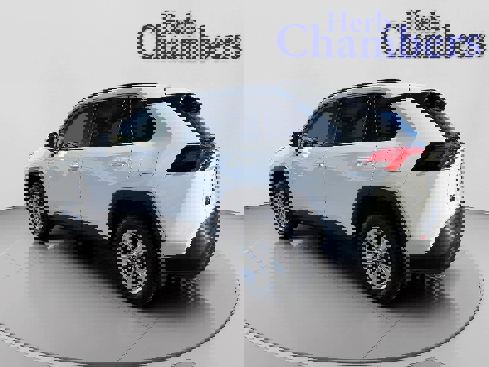 Used 2021 Toyota RAV4 XLE image 3