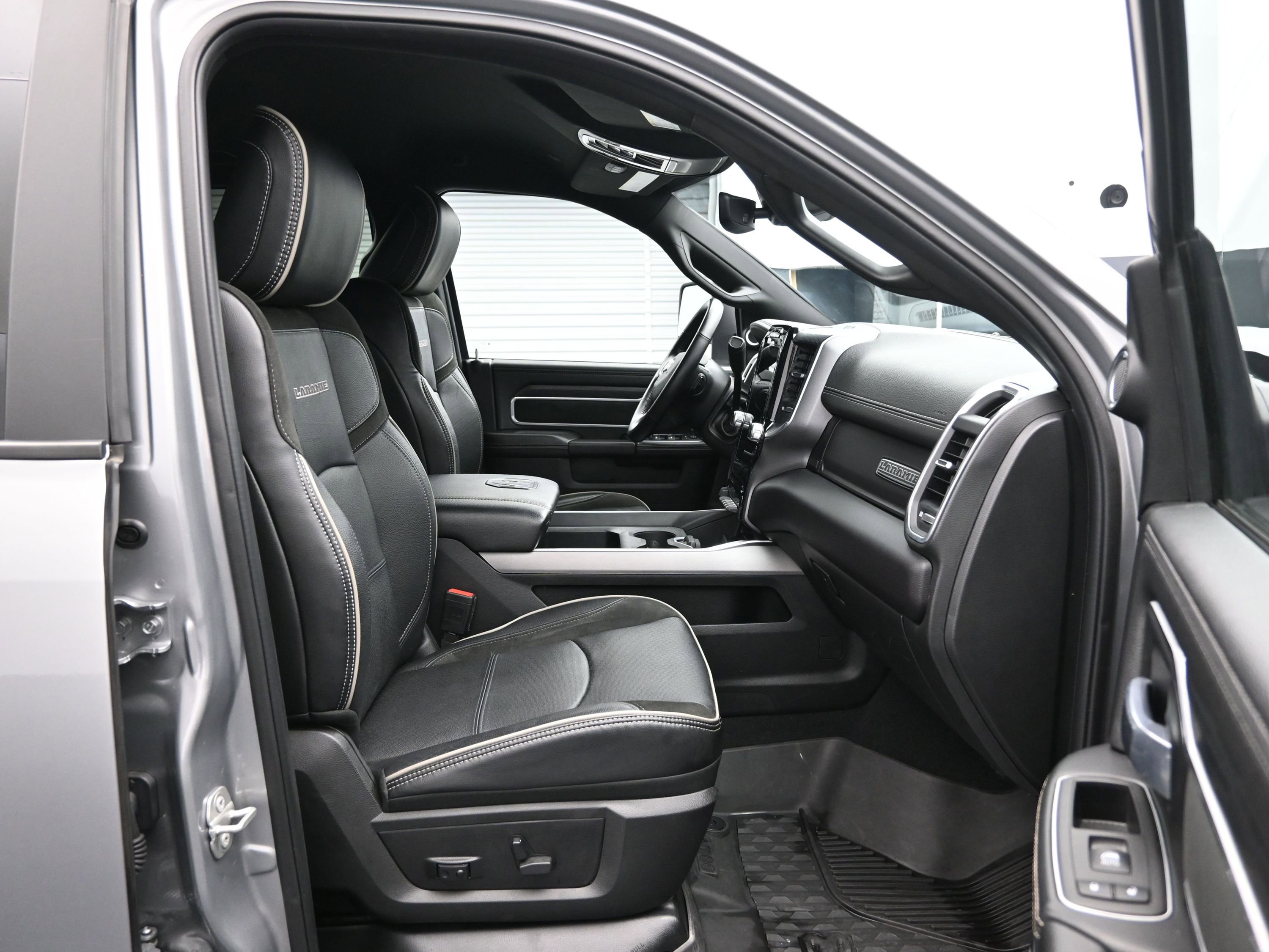 Used 2023 RAM 2500 Laramie AWD/4WD image 13