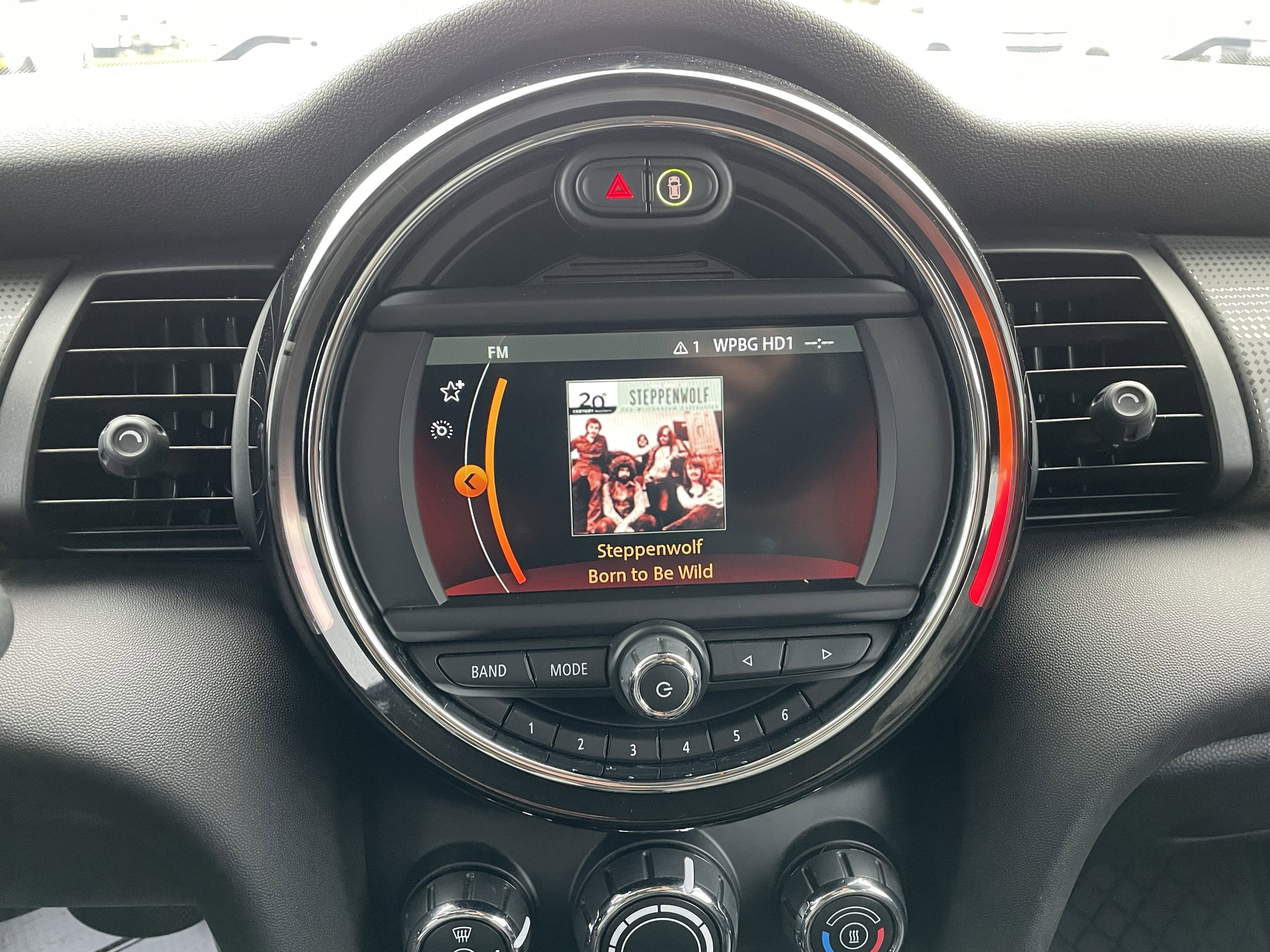 Used 2020 MINI Cooper 4-Door Hardtop w/ Storage Package image 27