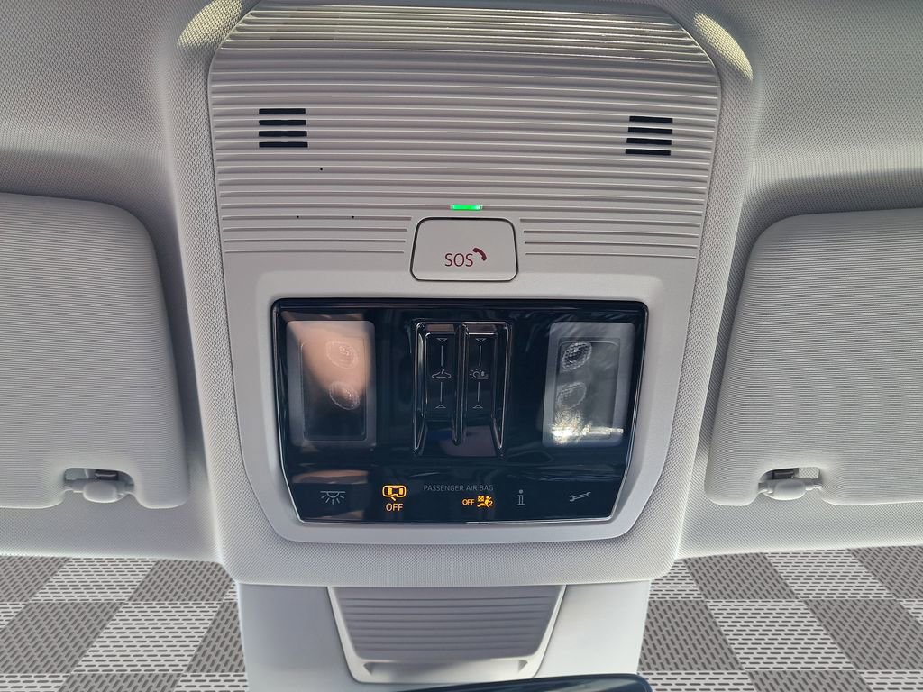 New 2025 Volkswagen Tiguan SE image 34