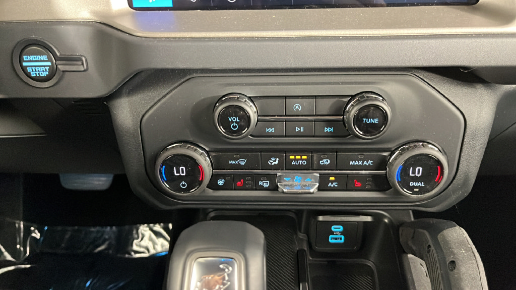 Used 2025 Ford Bronco Outer Banks w/ Sasquatch Package AWD/4WD image 35
