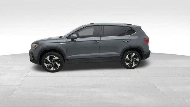 Certified 2024 Volkswagen Taos SE image 5