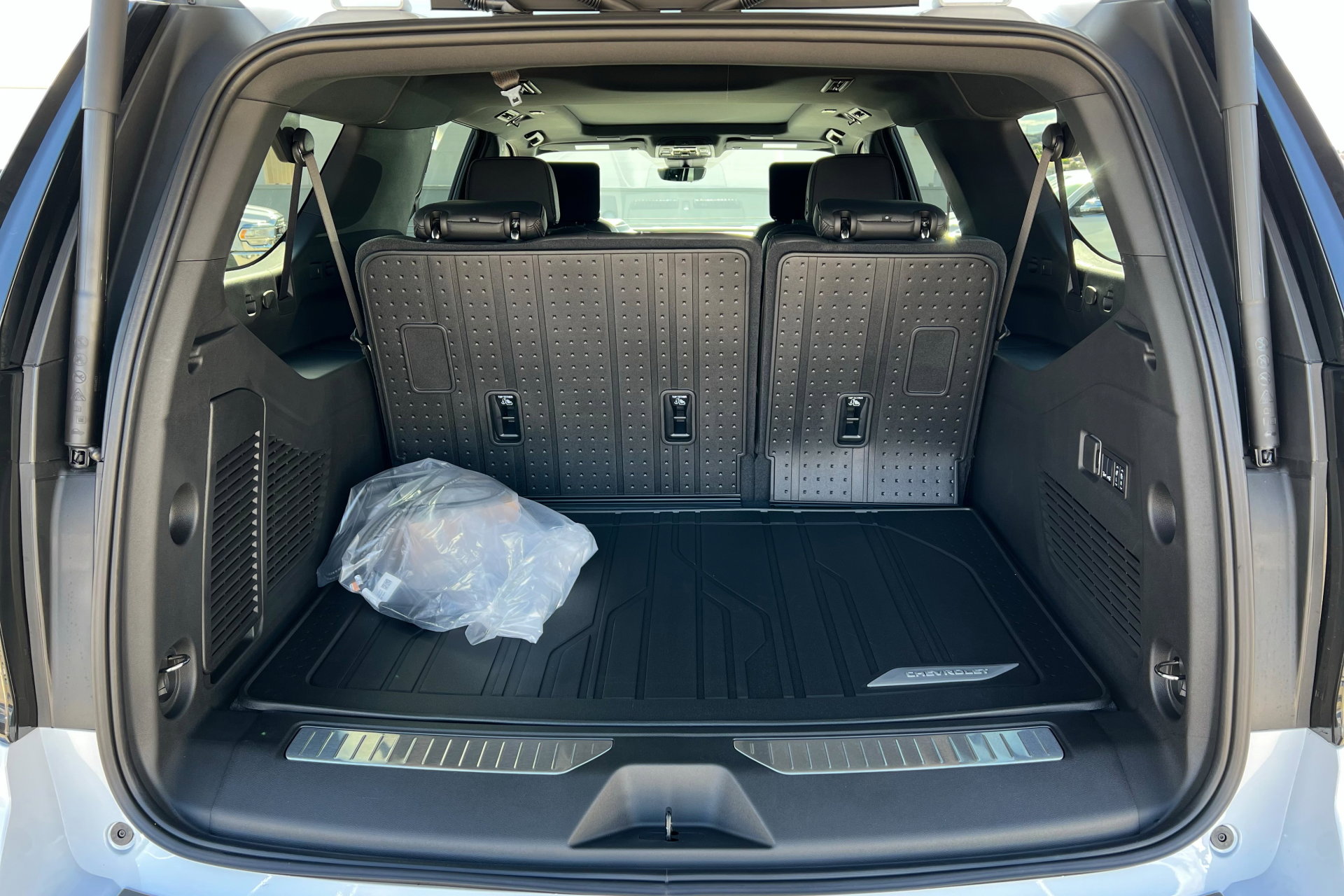 New 2026 Chevrolet Suburban High Country image 24