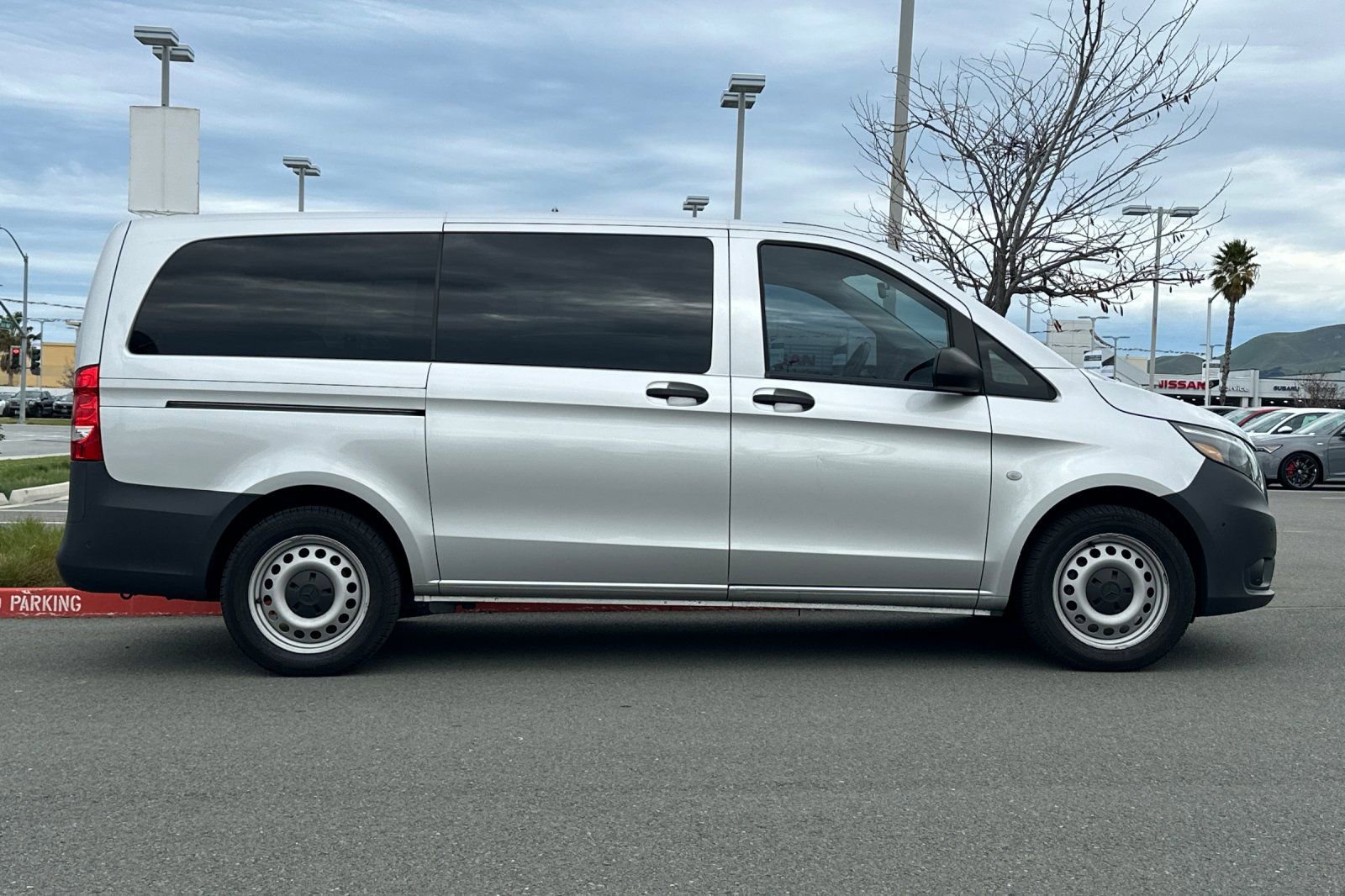 Used 2016 Mercedes-Benz Metris Passenger image 3