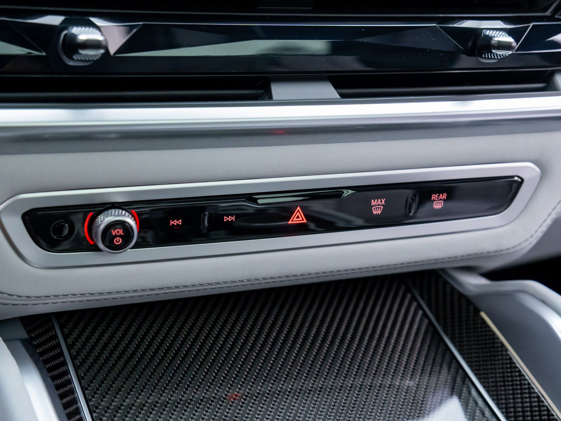 Used 2025 BMW X6 M Competition w/ Executive Package image 27