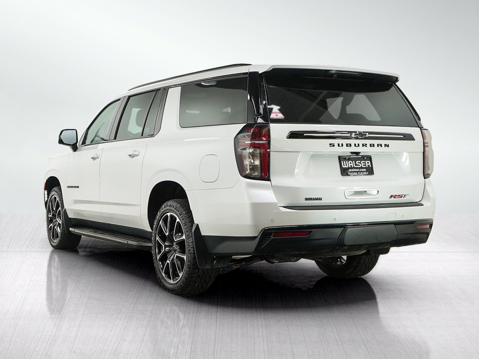 Used 2023 Chevrolet Suburban RST w/ Luxury Package AWD/4WD image 3