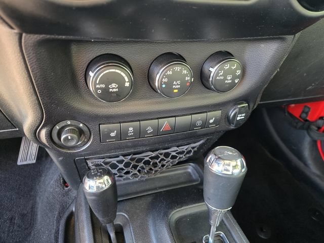 Used 2014 Jeep Wrangler Unlimited Sahara AWD/4WD image 21