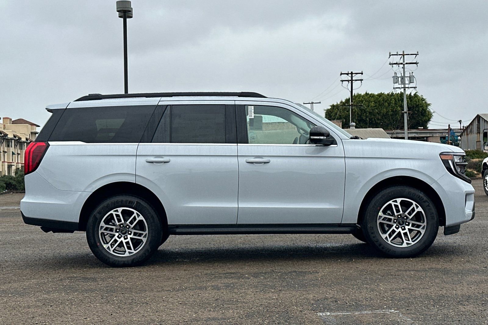 New 2026 Ford Expedition Active image 3