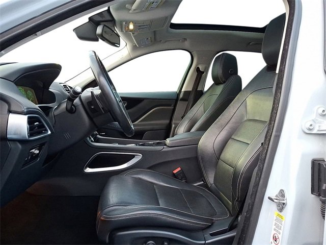 Used 2017 Jaguar F-PACE R-Sport image 13