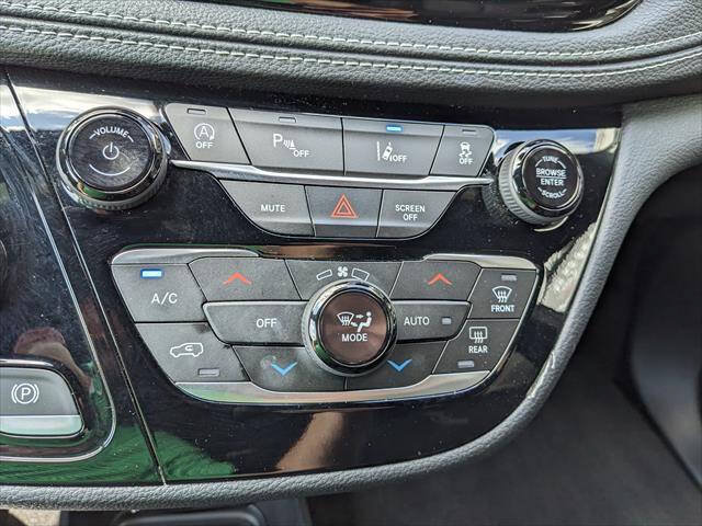 Used 2023 Chrysler Pacifica Touring-L w/ Uconnect Theater Family Group AWD/4WD image 24