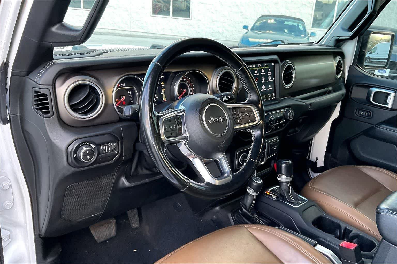 Used 2020 Jeep Gladiator Rubicon AWD/4WD image 2