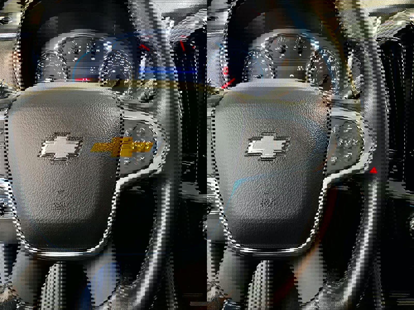 Used 2022 Chevrolet Traverse LT image 25