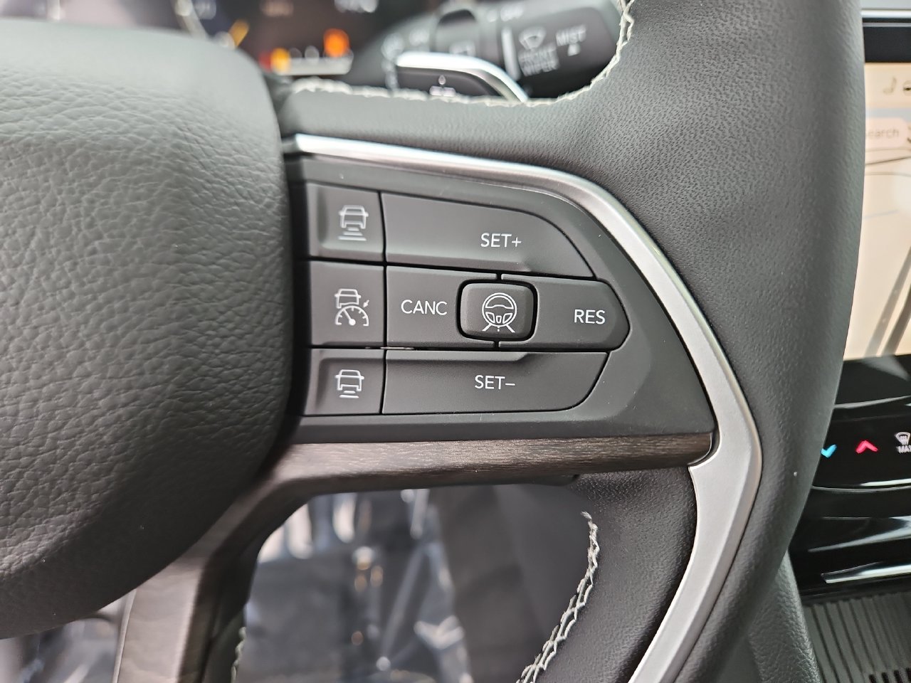 New 2026 Jeep Grand Cherokee Altitude AWD/4WD image 28