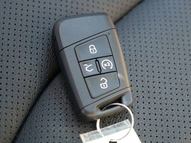 Certified 2025 Volkswagen Taos SEL AWD/4WD image 37
