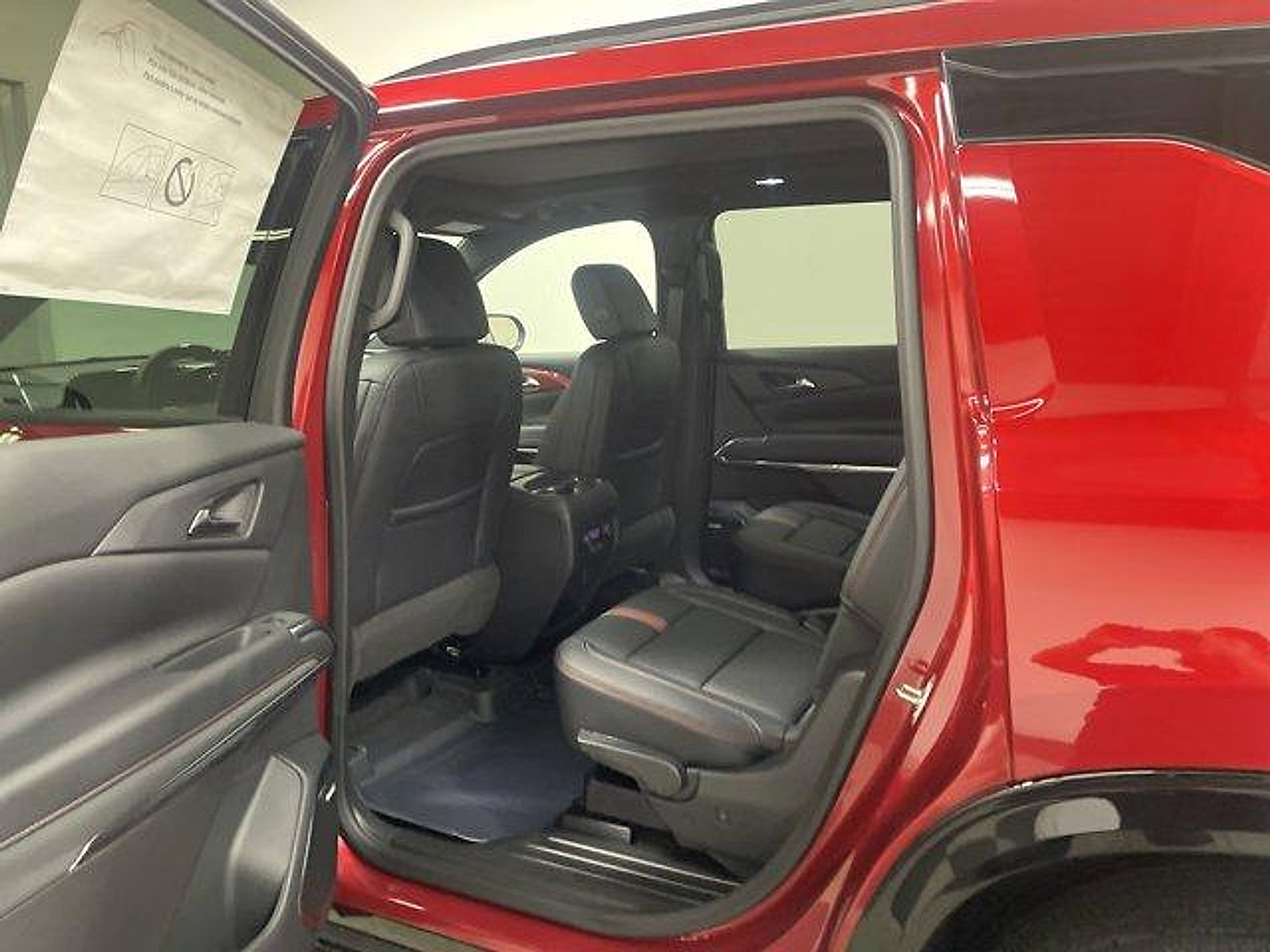 New 2026 Chevrolet Traverse RS w/ LPO, Floor Liner Package FWD image 10