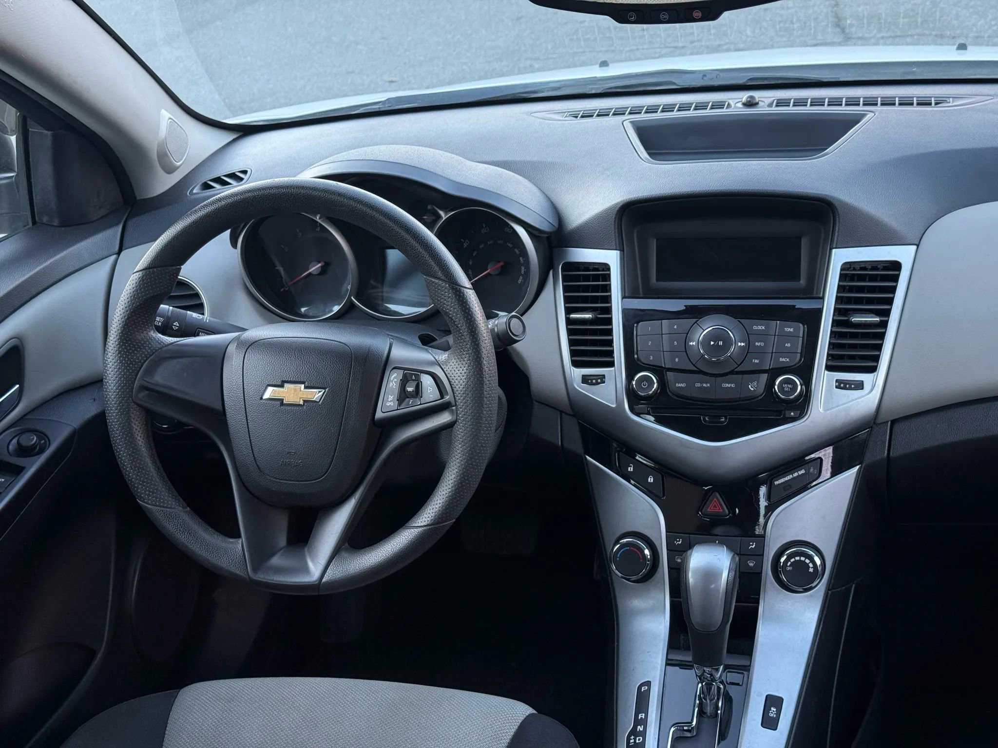 Used 2013 Chevrolet Cruze LS image 29