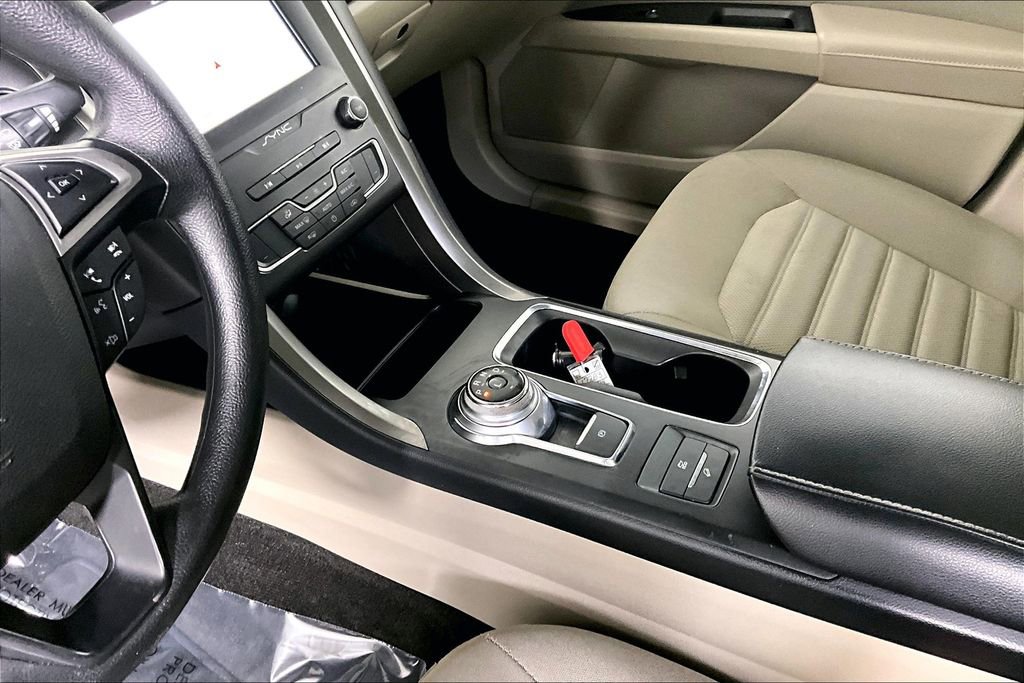 Used 2019 Ford Fusion SE image 17
