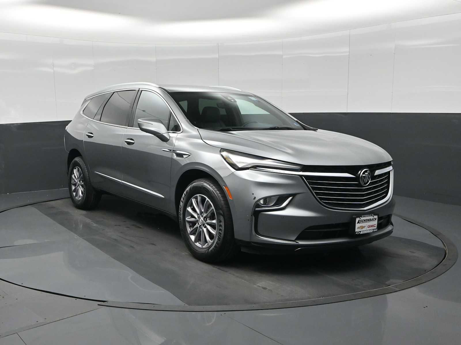 Used 2024 Buick Enclave Premium image 2