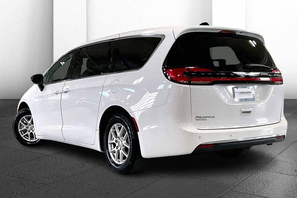 Used 2024 Chrysler Pacifica Touring-L FWD image 10
