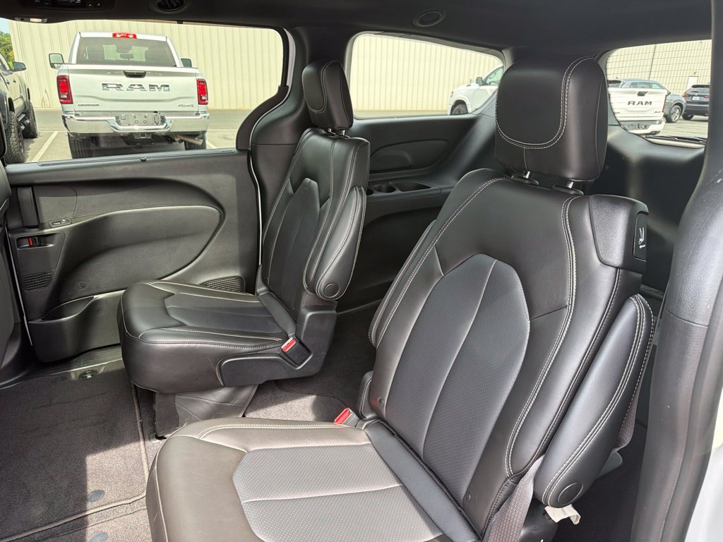 Used 2023 Chrysler Pacifica Touring-L w/ S Appearance Package AWD/4WD image 21