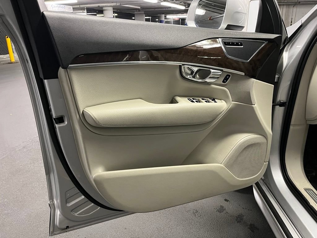 Used 2016 Volvo XC90 T6 Momentum w/ Momentum Plus Package AWD/4WD image 16