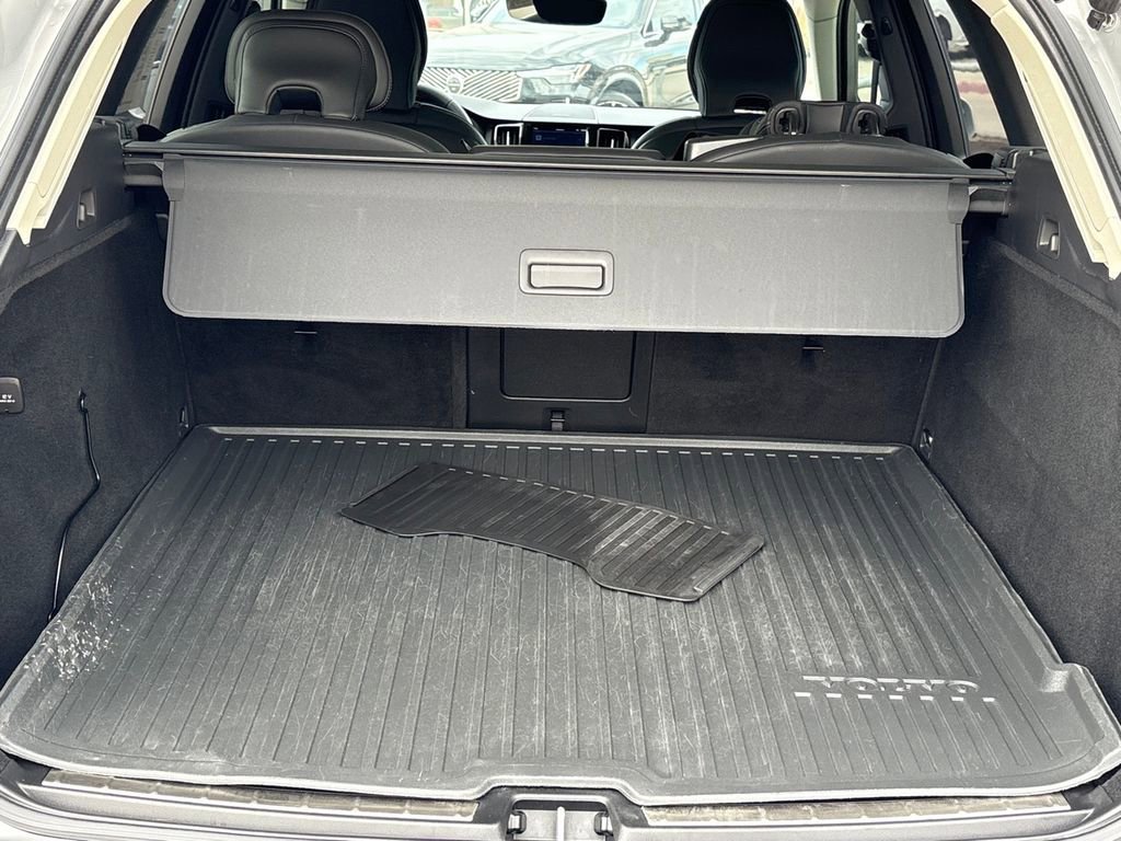 Used 2023 Volvo XC60 B5 Ultimate w/ Climate Package image 37