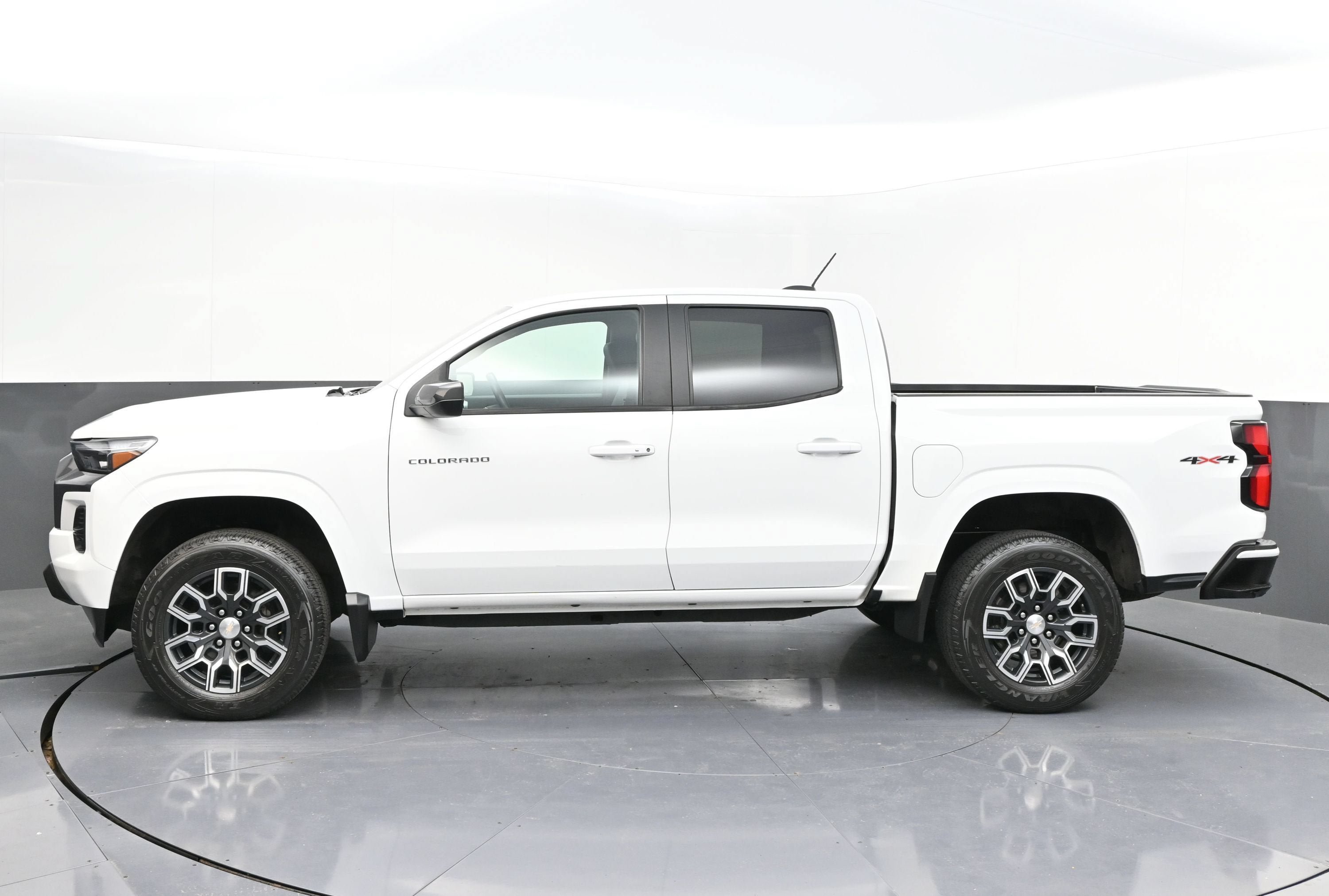Used 2023 Chevrolet Colorado LT w/ LT Convenience Package III AWD/4WD image 4
