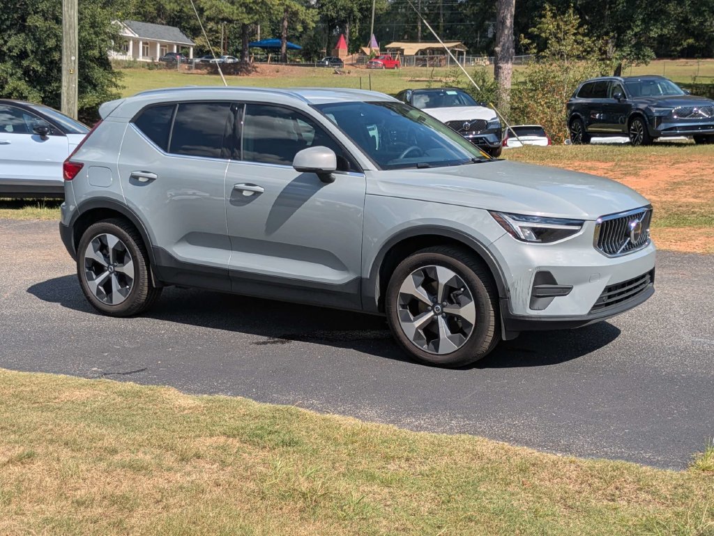 Used 2024 Volvo XC40 B5 Core AWD/4WD image 9