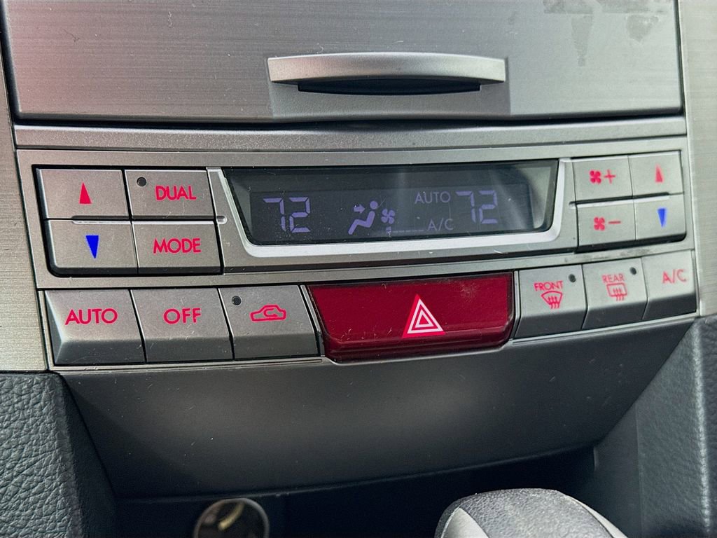 Used 2011 Subaru Outback 2.5i Limited image 16