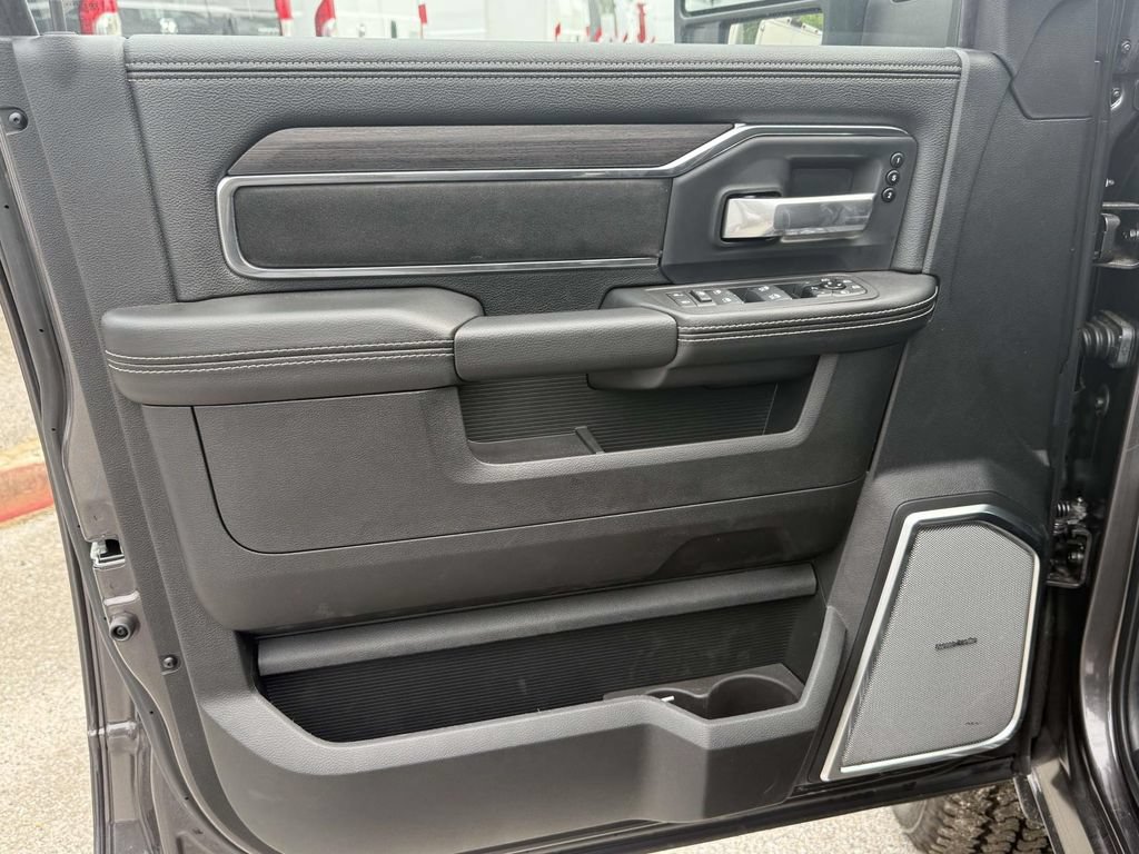 New 2026 RAM 2500 Laramie AWD/4WD image 14