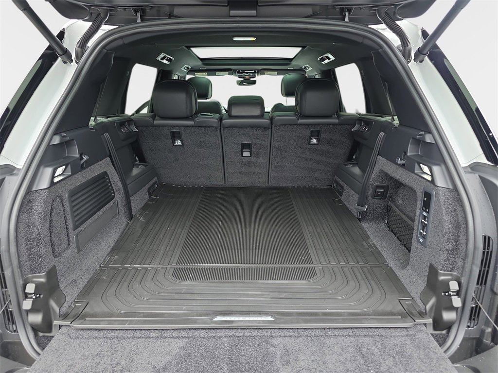 New 2025 Land Rover Range Rover Long Wheelbase SE image 12