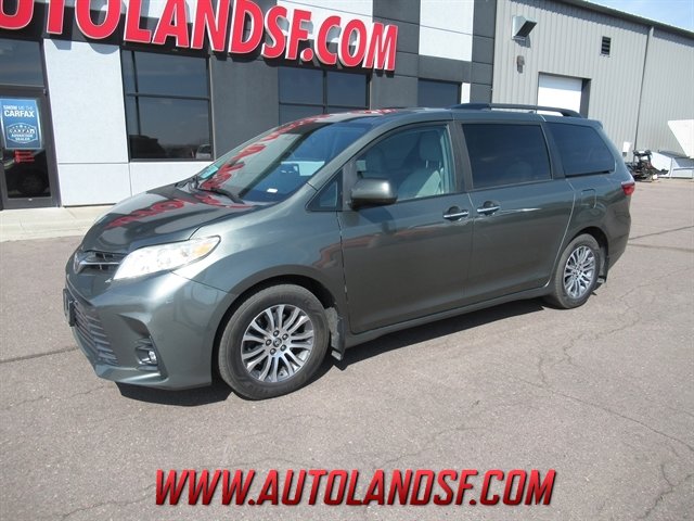 Used 2020 Toyota Sienna XLE Premium FWD image 1