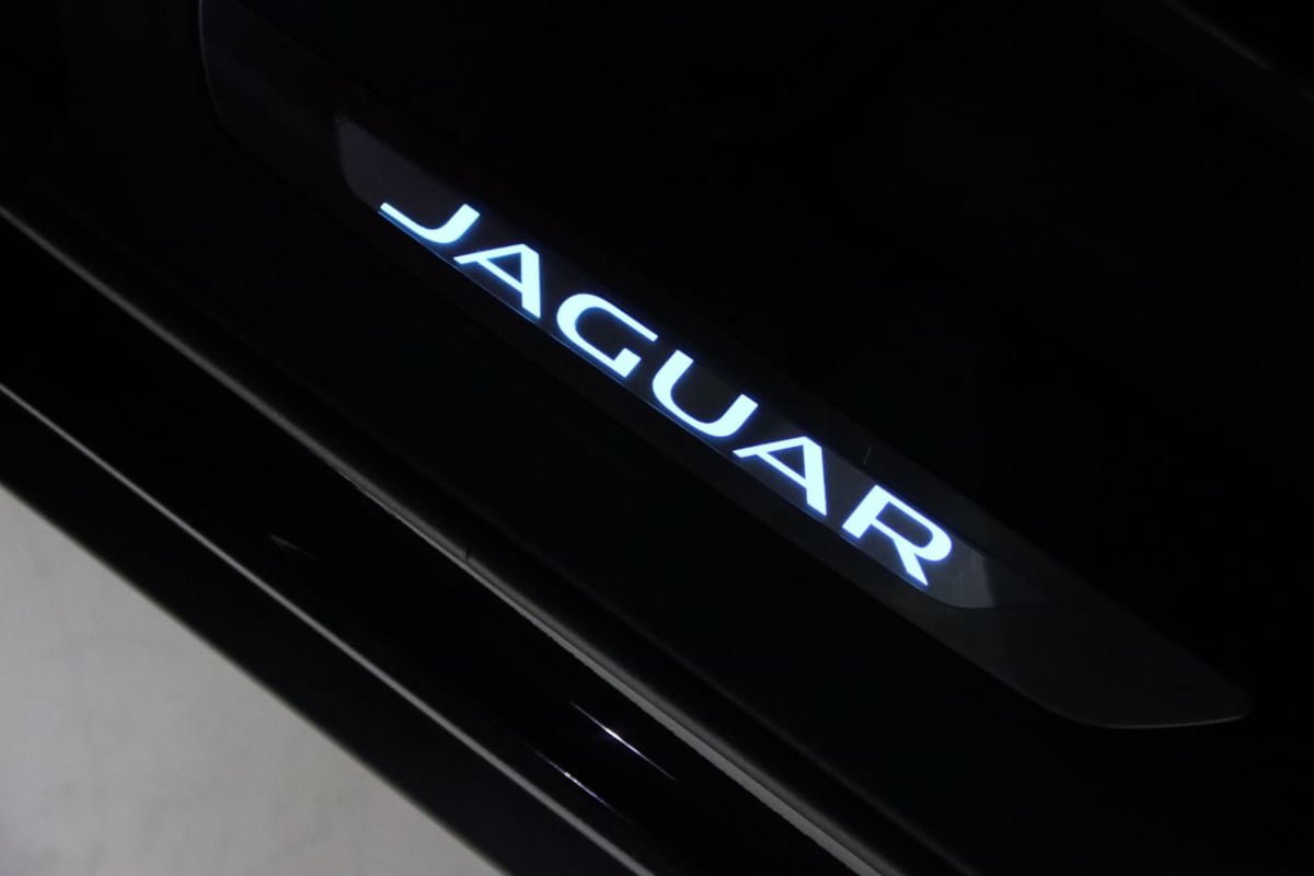 Used 2022 Jaguar F-PACE SVR AWD/4WD image 21