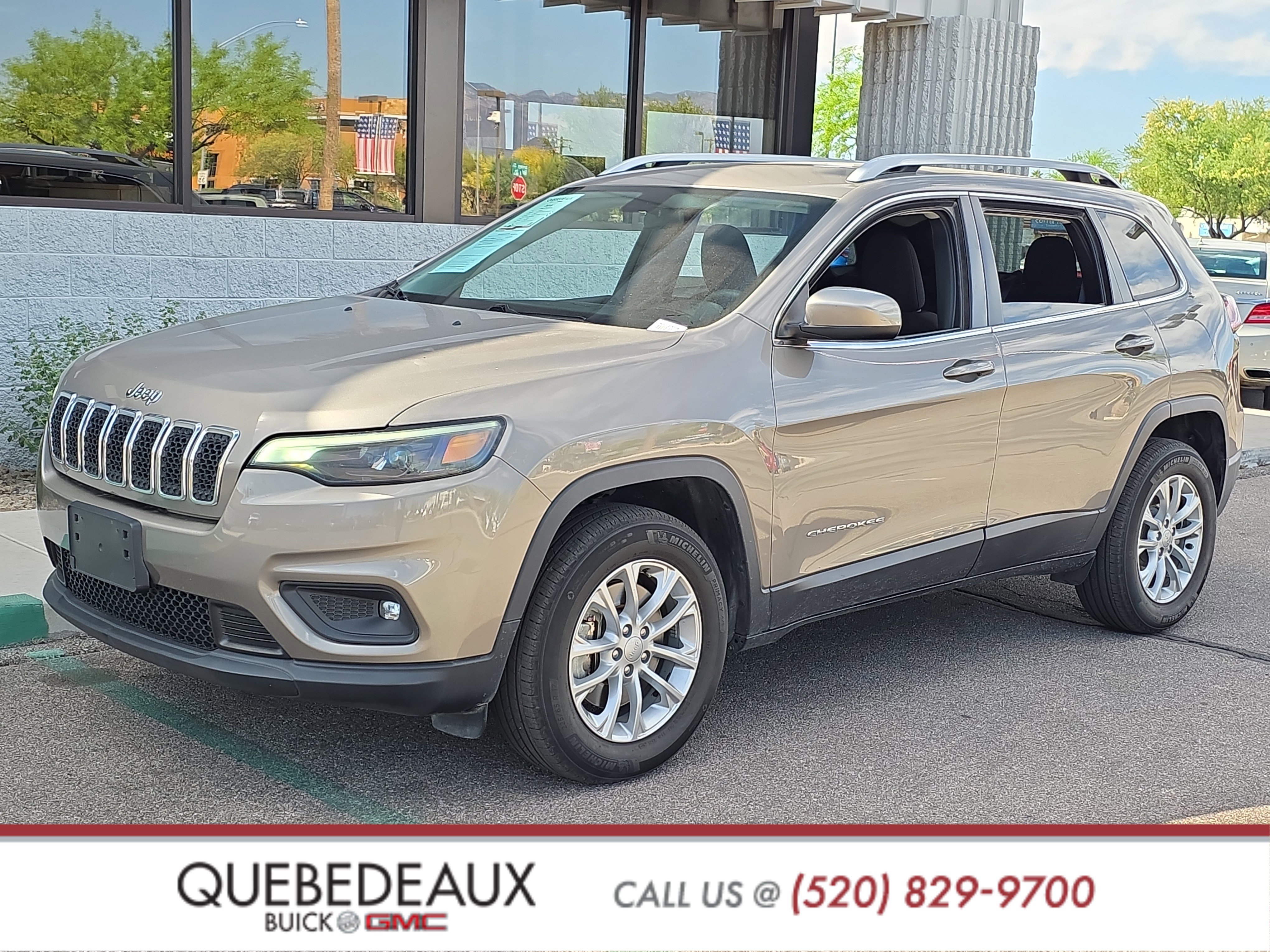 Used 2019 Jeep Cherokee Latitude w/ Popular Appearance Group image 3