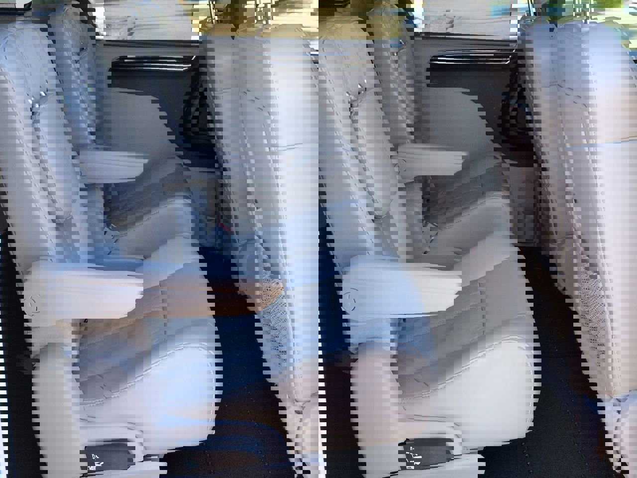 Used 2012 Chrysler Town & Country Limited image 24