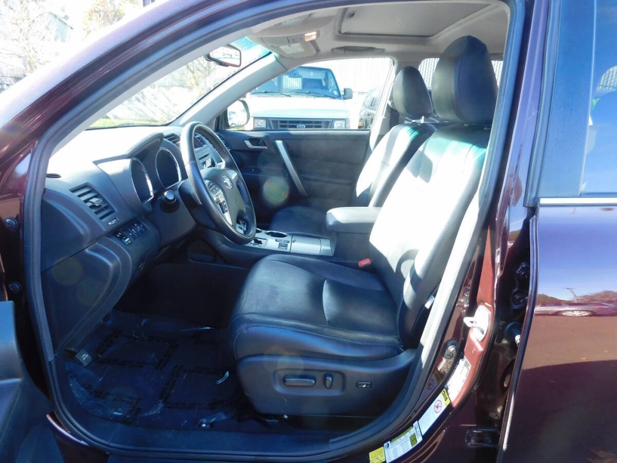 Used 2012 Toyota Highlander SE w/ Tow Pkg AWD/4WD image 7