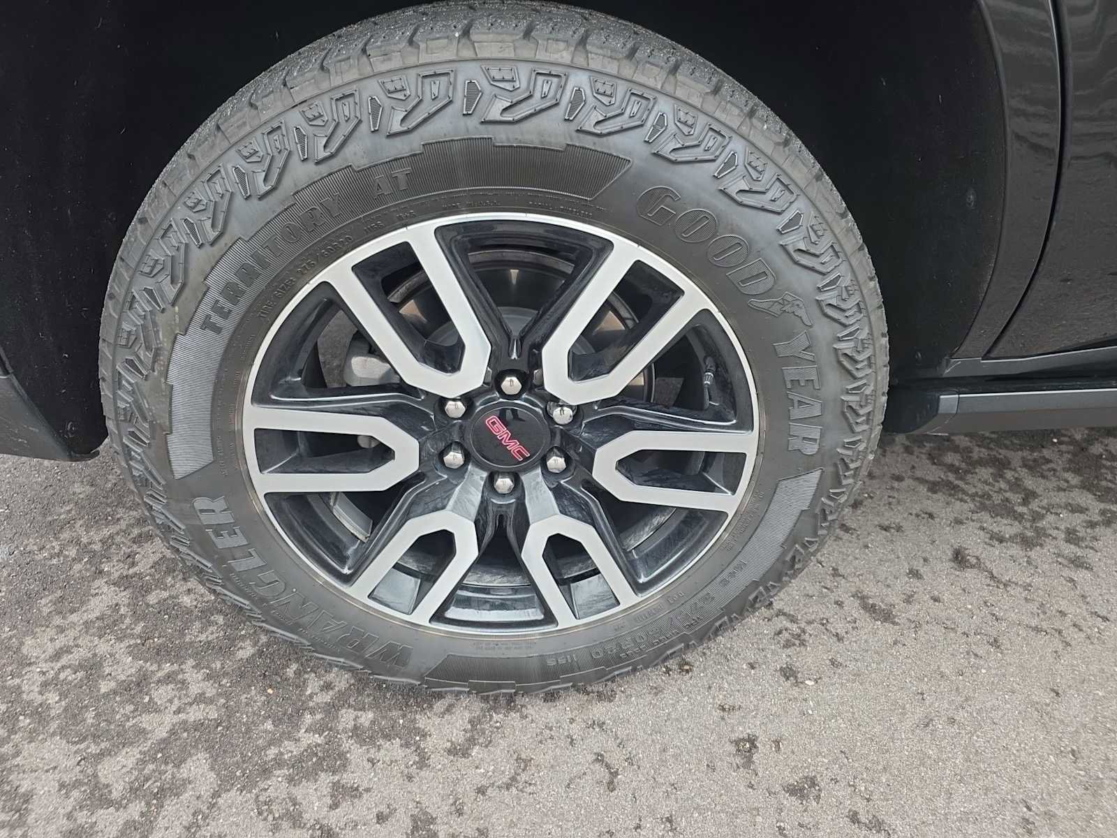 Used 2023 GMC Yukon AT4 w/ AT4 Premium Plus Package image 11