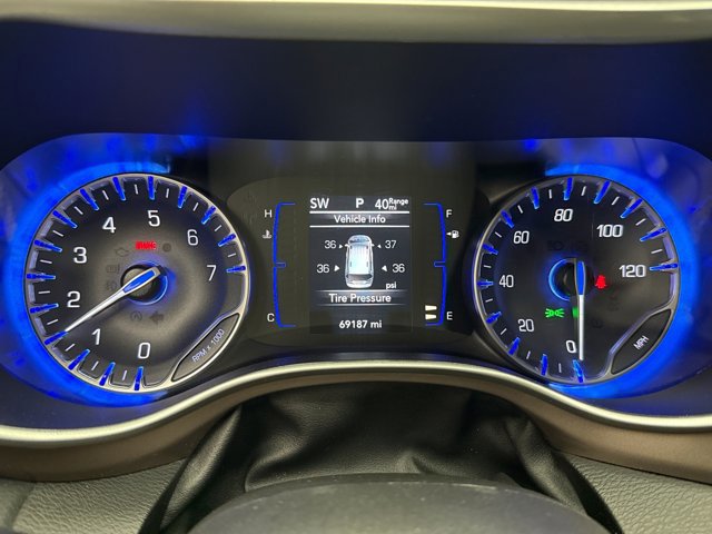 Used 2023 Chrysler Voyager LX image 13