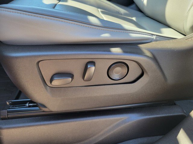 Used 2021 GMC Yukon XL SLT w/ SLT Premium Package image 24