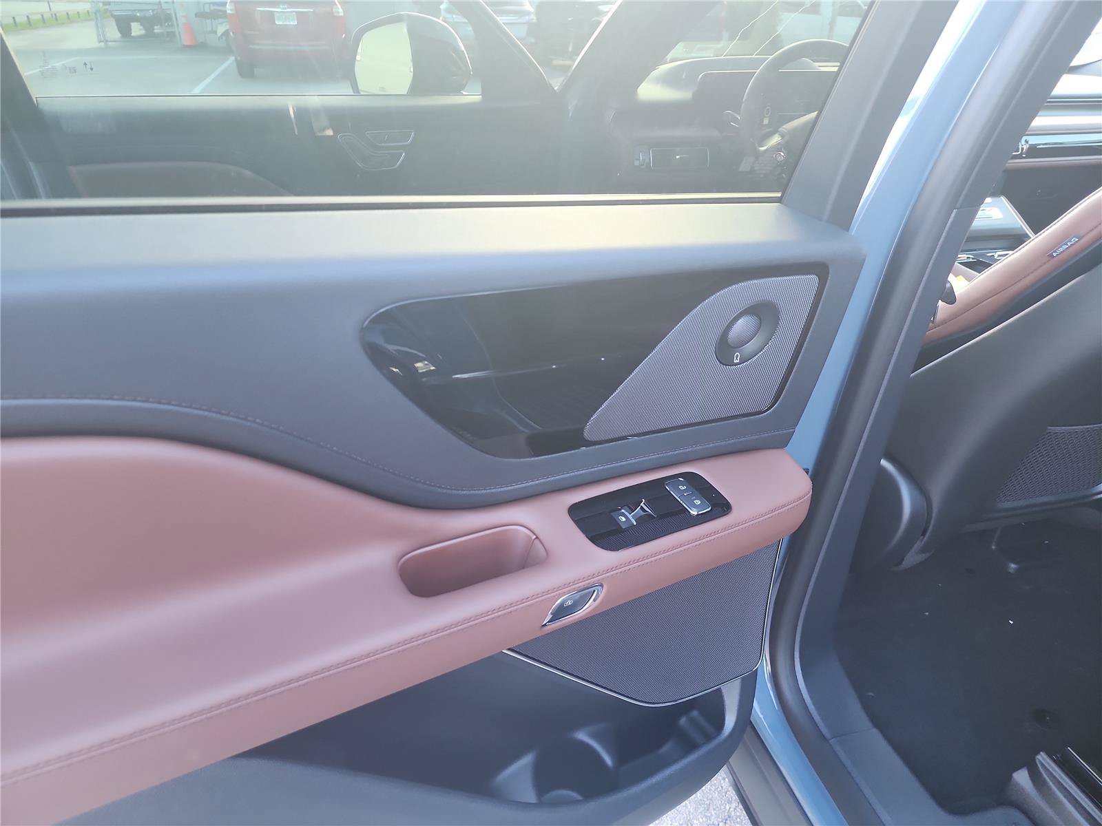 New 2027 Lincoln Aviator Reserve w/ Jet Appearance Package RWD image 17