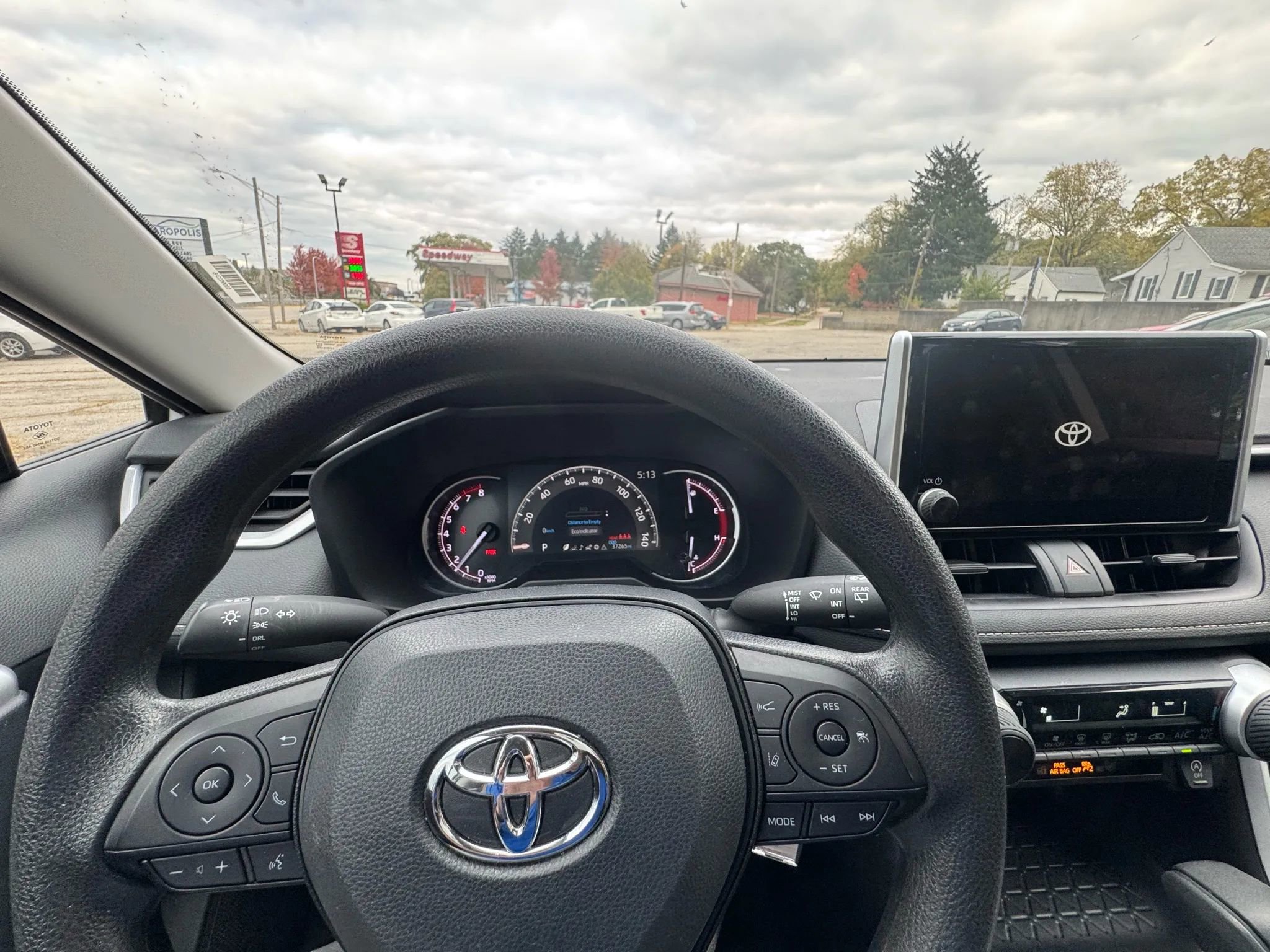 Used 2024 Toyota RAV4 LE image 5