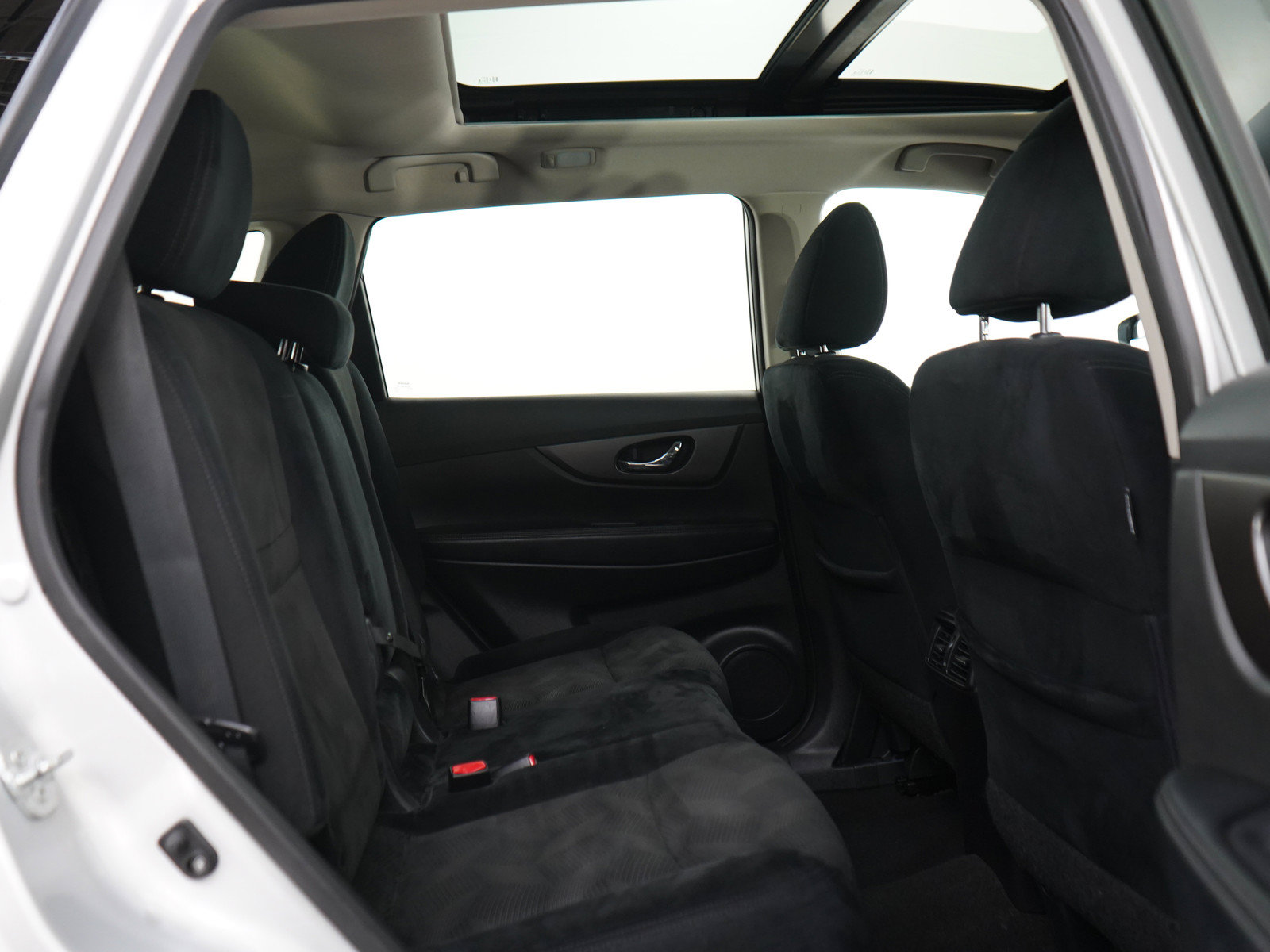 Used 2015 Nissan Rogue SV w/ SV Premium Package AWD/4WD image 12