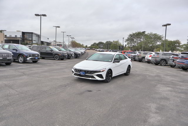 Used 2026 Hyundai Elantra Sport FWD image 3