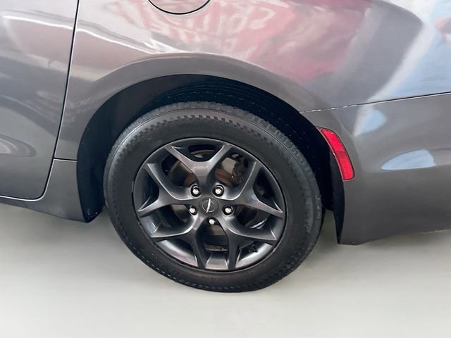 Used 2019 Chrysler Pacifica Limited w/ S Appearance Package image 34