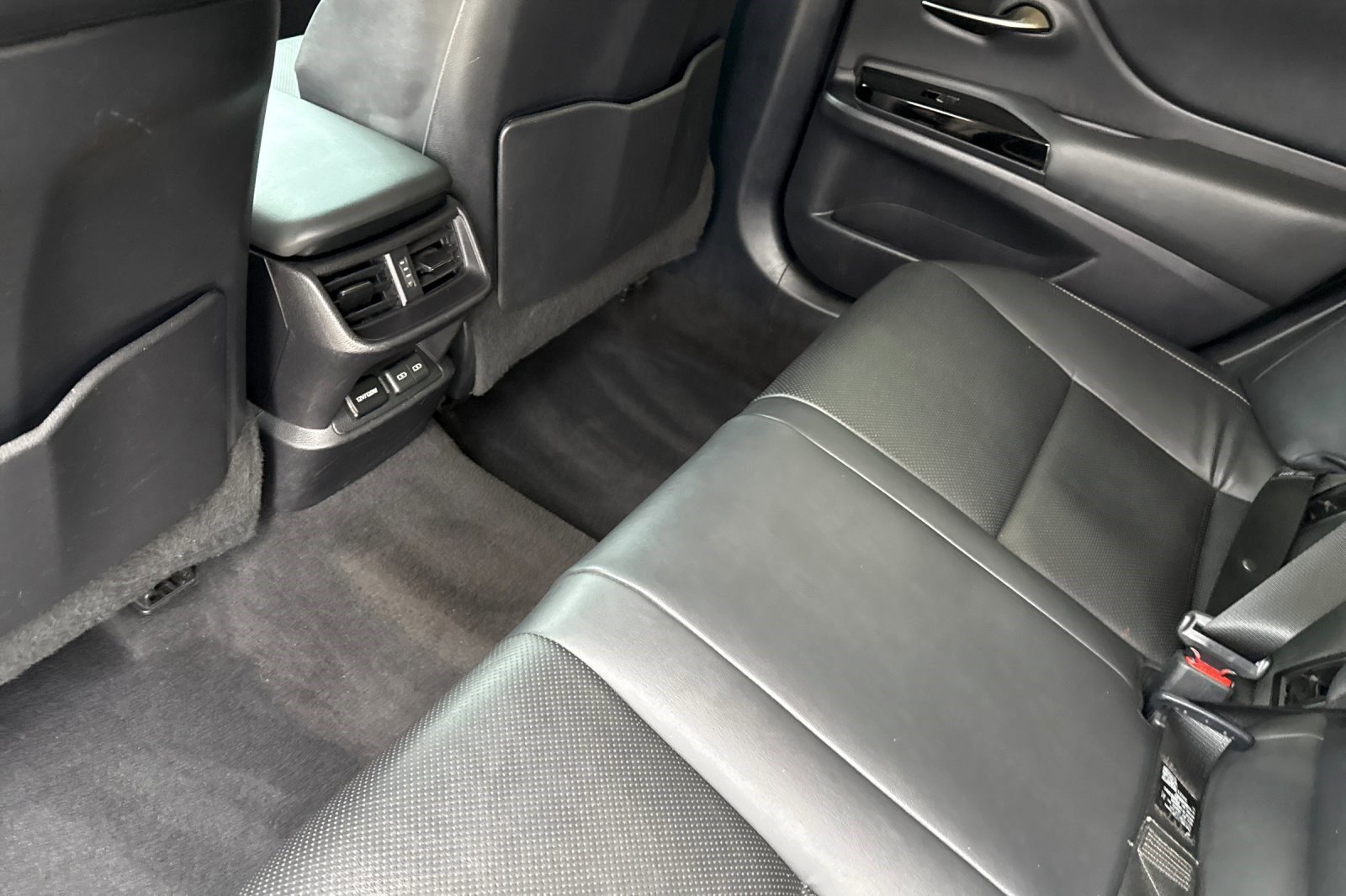 Used 2022 Lexus ES 300h w/ Premium Package image 26