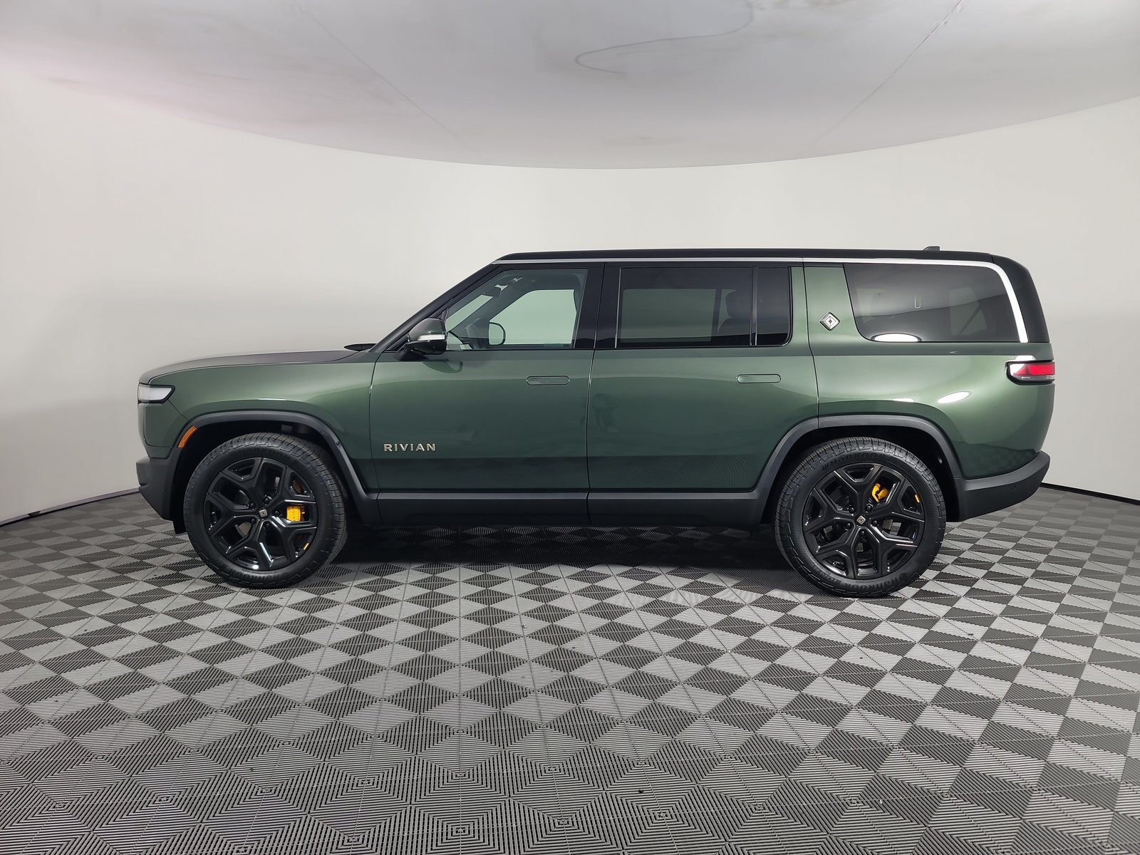 Used 2022 Rivian R1S Launch Edition Quad AWD/4WD image 2