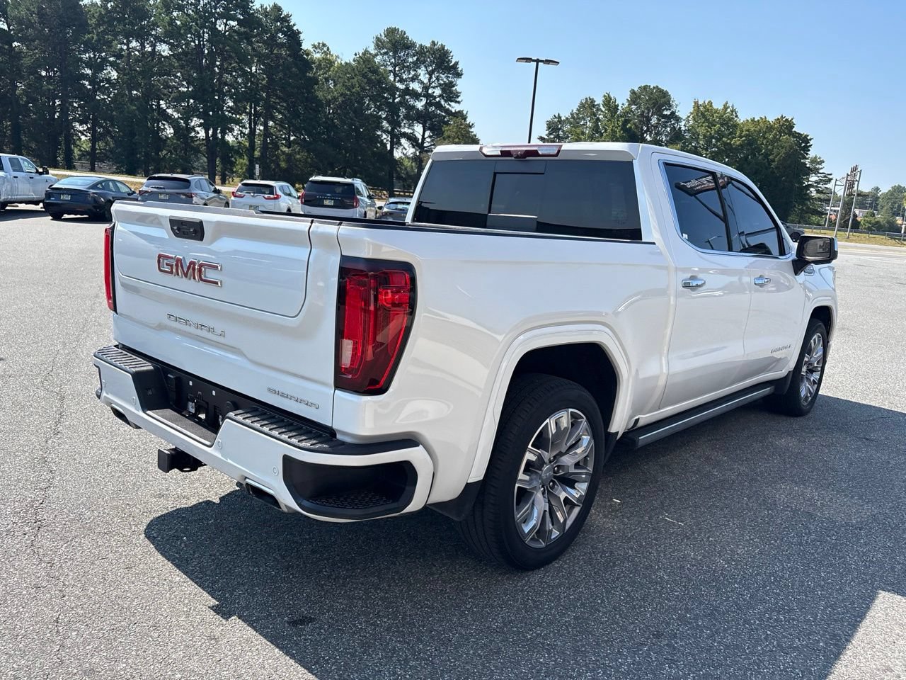 Used 2023 GMC Sierra 1500 Denali w/ Denali Reserve Package AWD/4WD image 10