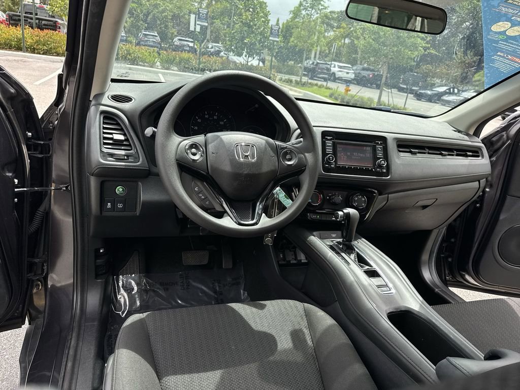 Used 2017 Honda HR-V LX image 35