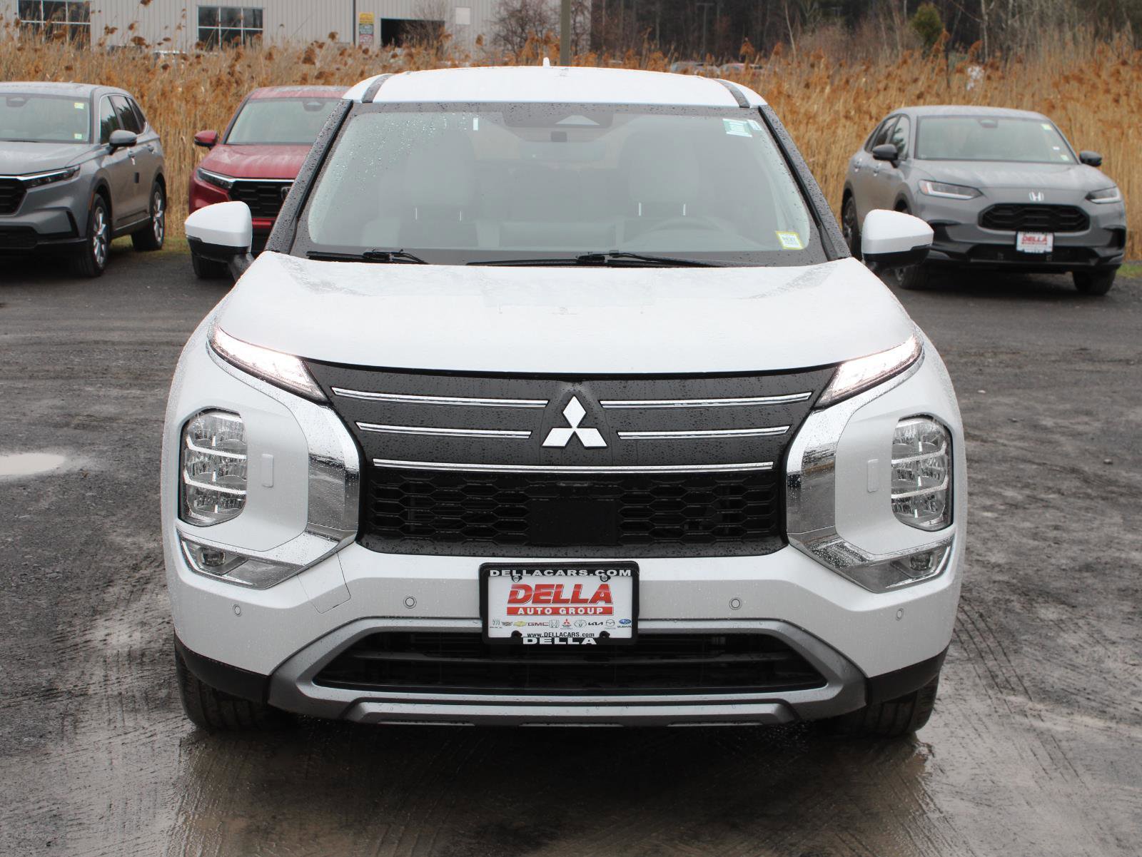 Used 2025 Mitsubishi Outlander SE AWD/4WD image 2